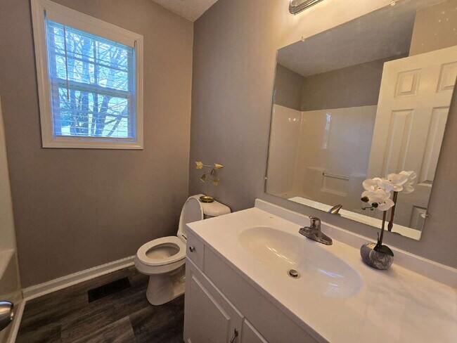 Building Photo - 460 Caney Ln
