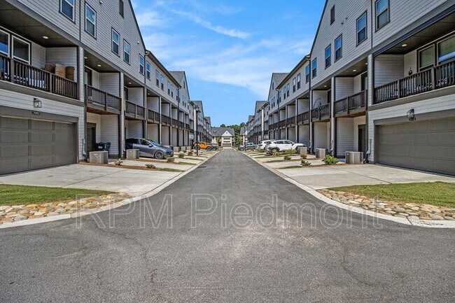 Building Photo - 2638 Caruso Wy