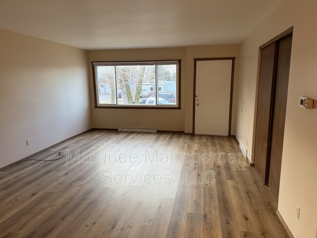 Building Photo - 2717 Victoria Ln