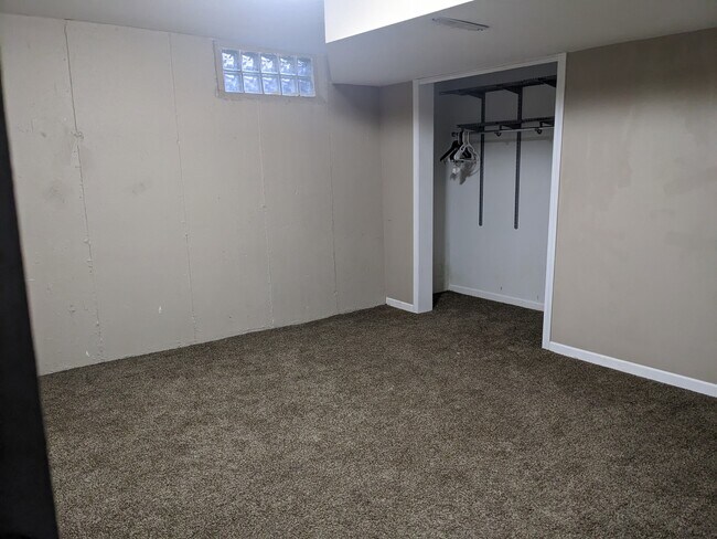 Building Photo - 1211 Stratford Ave