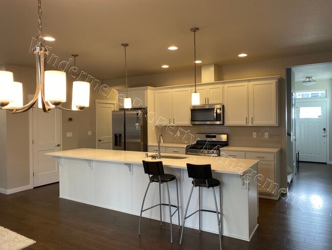 Building Photo - 3-Level Home with Garage and Primary Suite