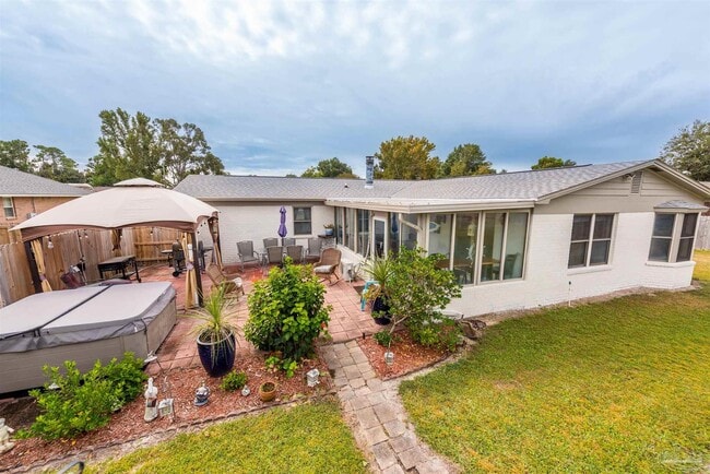 Building Photo - 12164 Longwood Dr