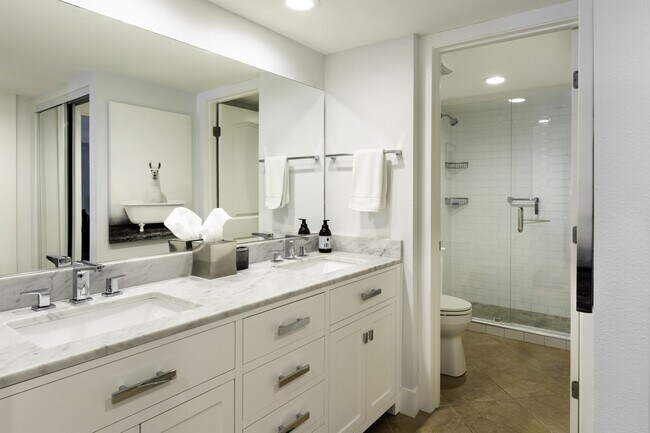Building Photo - Serene Oasis Condo in Palm Springs