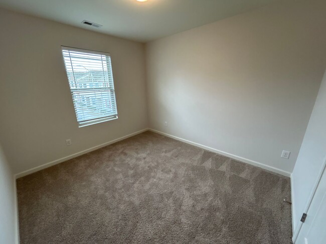 Building Photo - *Move in Special* Updated 3 Bedroom | 2.5 ...