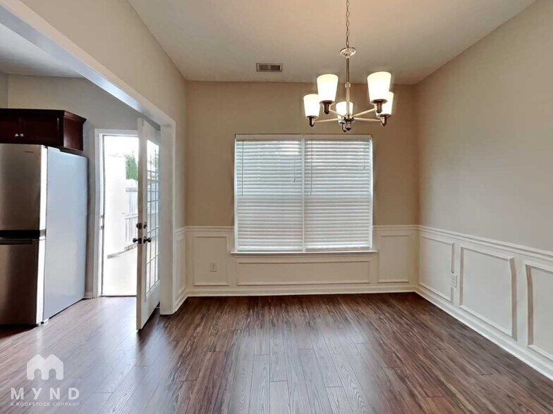 Building Photo - 423 John Deere Dr