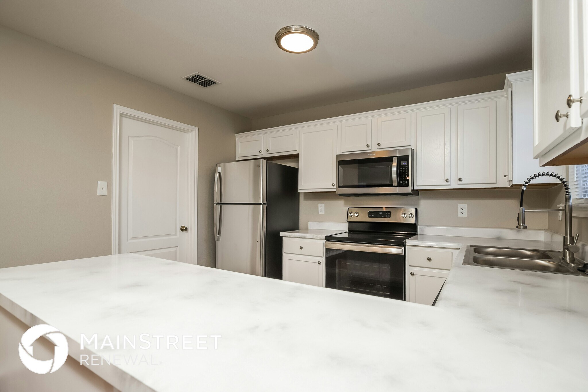 Building Photo - 3927 Nuttall Oak Dr