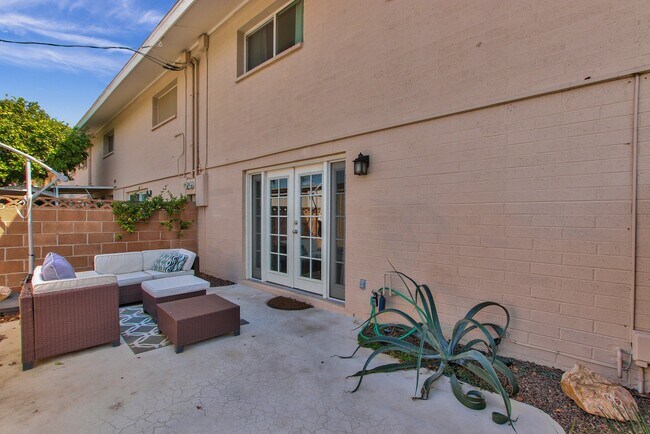 Building Photo - 6165 N Granite Reef Rd