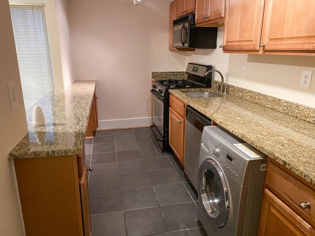 Building Photo - Spacious 1BR Apartment w/ Private Patio in...