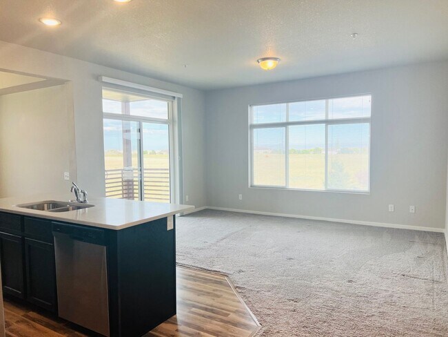Building Photo - 2 bedroom, 1 bath condo located in Northwest Loveland, CO