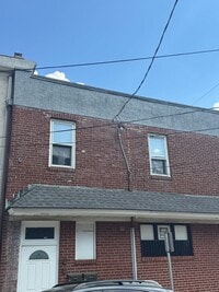 Building Photo - 2 Walnut St