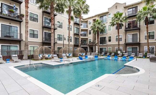 Building Photo - 2344 Camden Dr