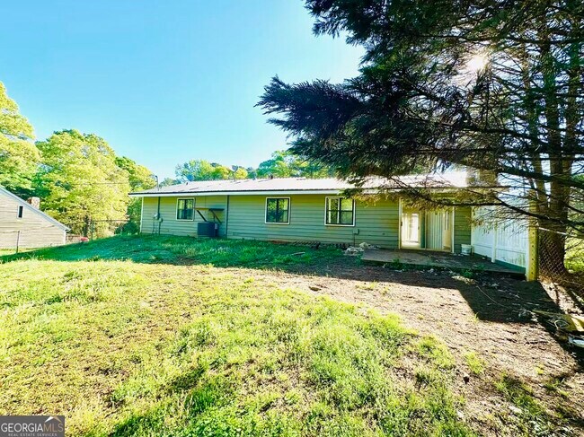 Building Photo - 100 Lakeview Ln