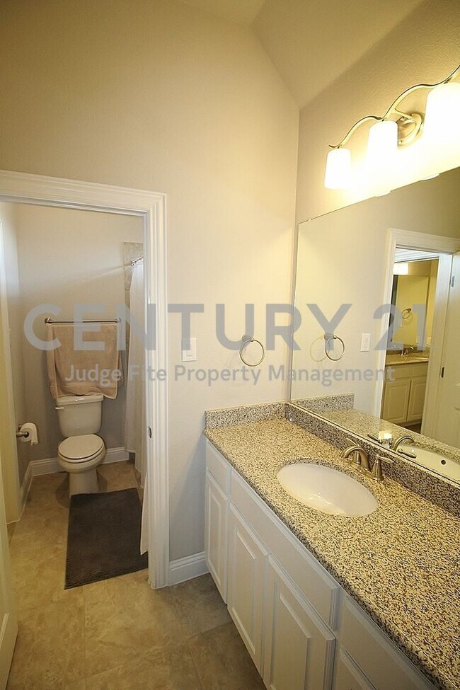 Building Photo - Luxury 2-Story 4/3.5/3 in Heath Yacht & Golf Club For Rent!