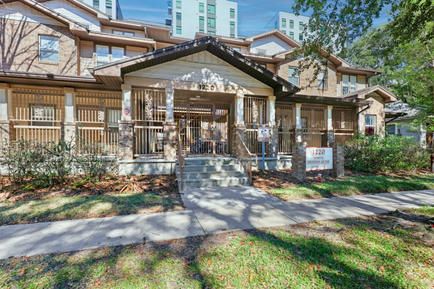 Building Photo - 1220 SW 1st Ave