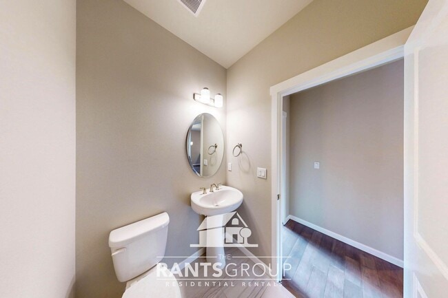 Building Photo - Bright 3-Bedroom, 2-Bathroom Rambler in Olympia!