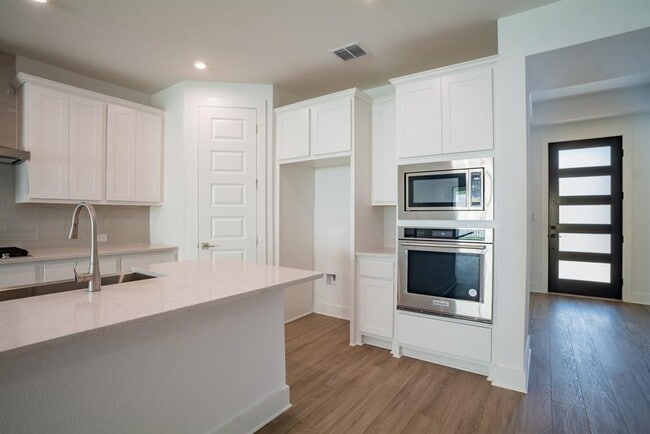 Building Photo - 4612 Modena Bay Bend