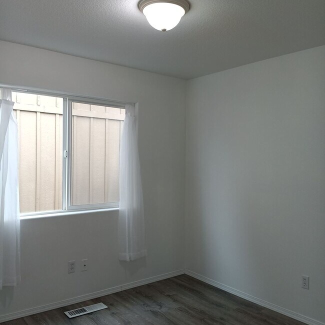 Building Photo - Beautiful Home Available In Bridal Springs Community!