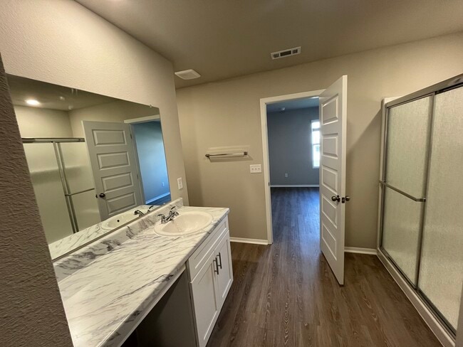 Building Photo - 2538 E Meramec St