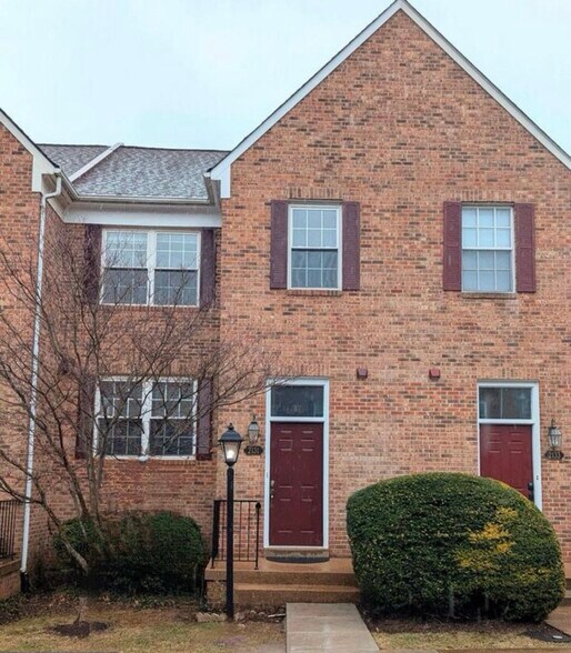 Primary Photo - 2131 Dominion Heights Ct