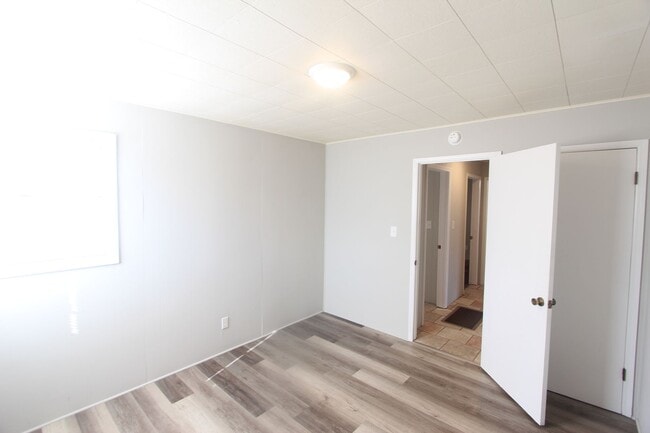 Building Photo - 3 Bedroom, 1.5 Bath! New on the Market!  B...