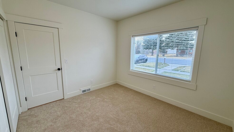 Building Photo - 145 N Byron Ave