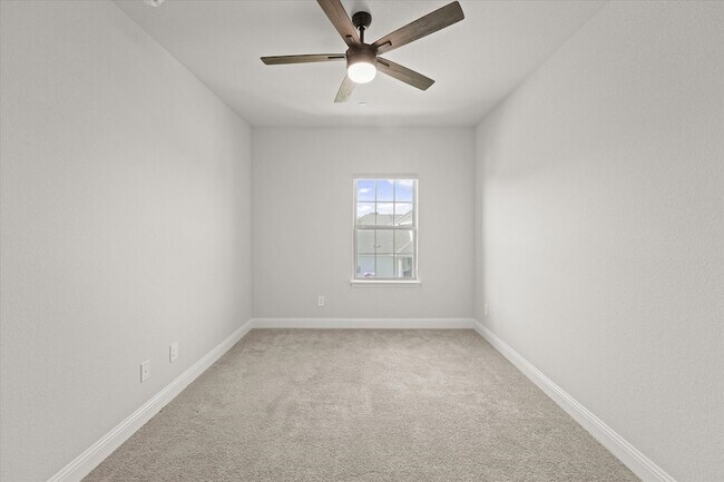 Building Photo - 1045 Thomas Pl
