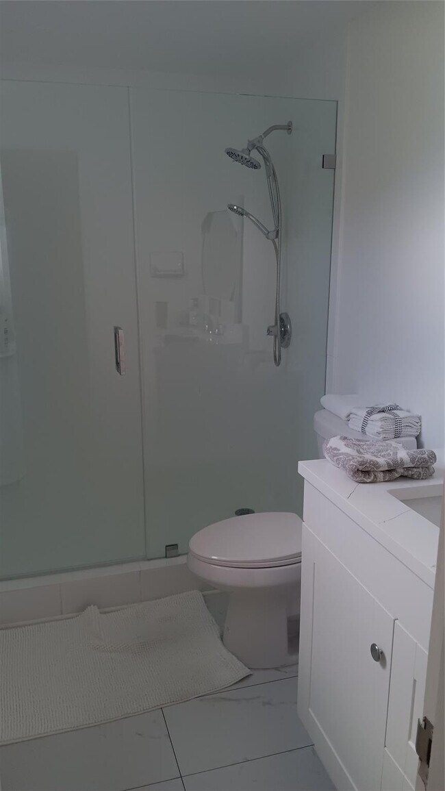 Building Photo - 3001 S Ocean Dr