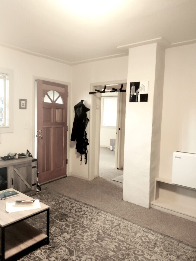 Building Photo - 1905 6th St