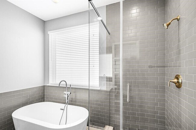 Building Photo - 411 N Nagle St