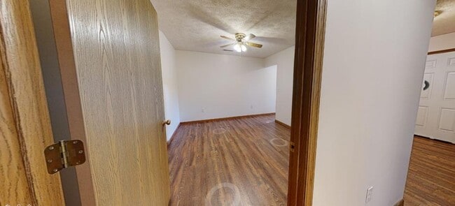 Building Photo - 907 W Cherry St
