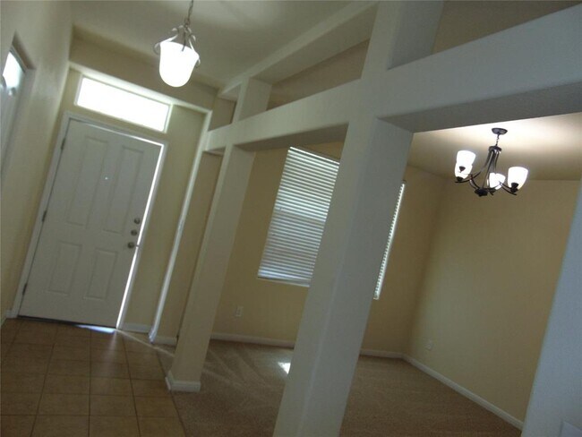 Building Photo - 1076 Sanders