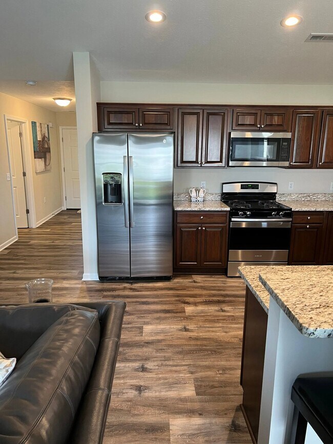 Building Photo - 7676 Western Gailes Dr