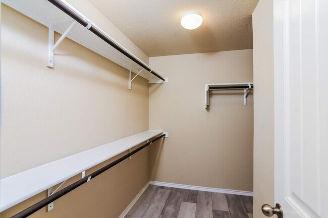 Building Photo - 8812 Belgian Fls