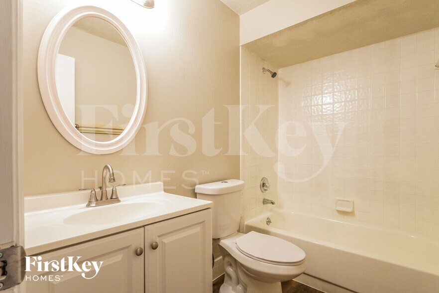 Building Photo - 3017 Vista Palm Dr