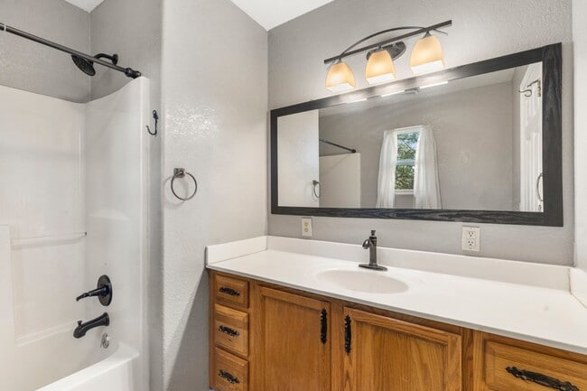 Building Photo - 161 Trent St