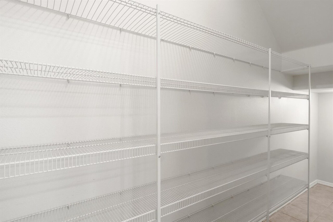 Building Photo - 68 W Bordeaux Ln