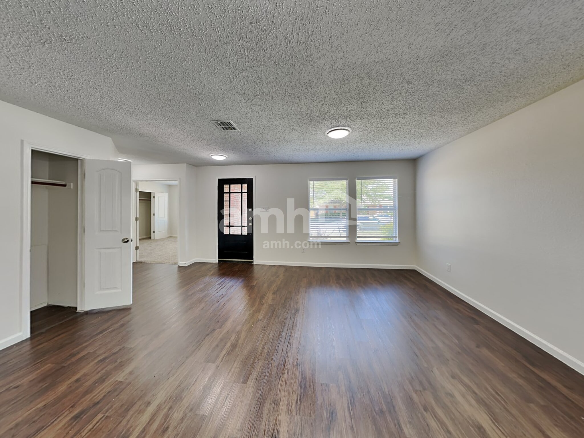 Building Photo - 1475 Stewart Dr