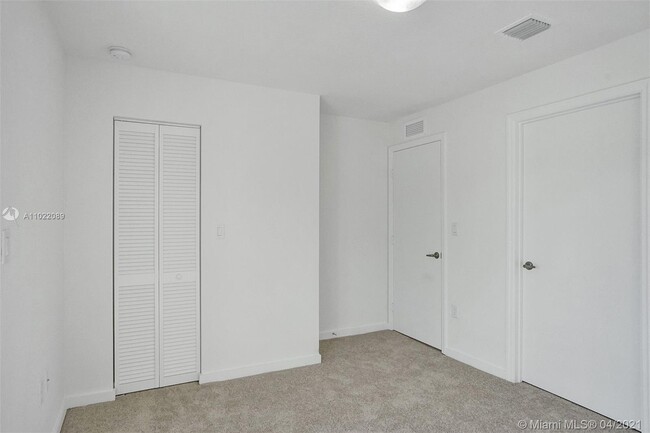 Building Photo - 58 SW 3rd Ct