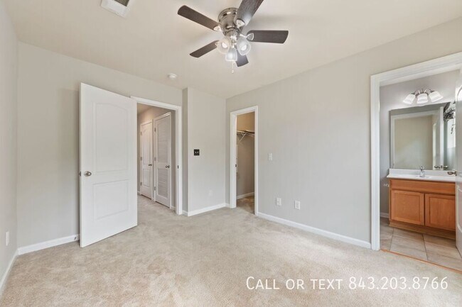 Building Photo - 828 Rue Dr