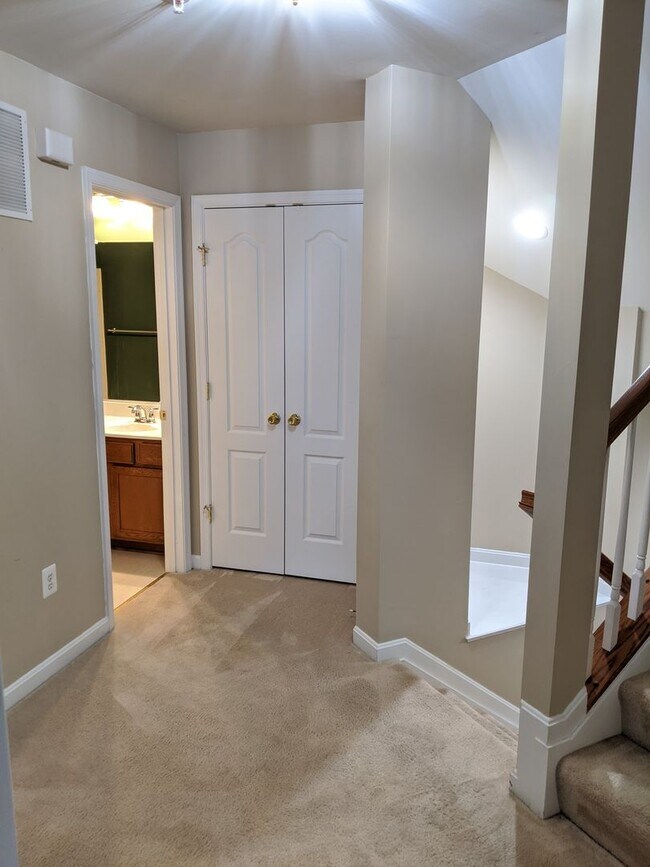 Building Photo - 3 Level townhouse in Frederick available e...