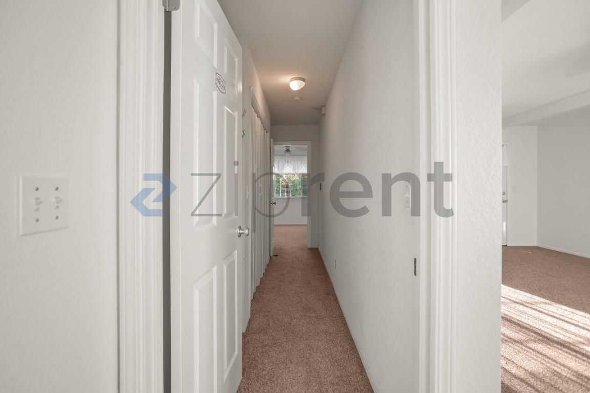 Building Photo - 44606 Silver Spur Trail