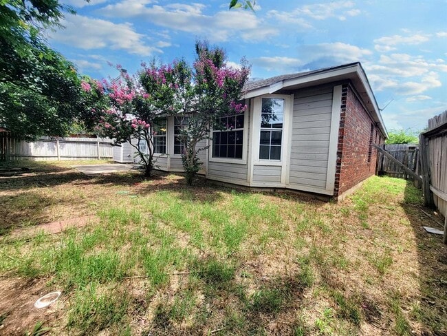 Building Photo - 613 Deercreek Ln