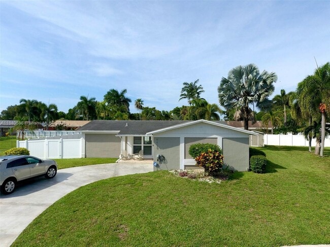Primary Photo - 9820 NW 7th St