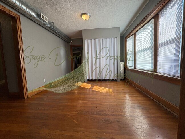 Building Photo - ORIGINAL HARDWOOD FLOORS! 1/2 MONTH OF FRE...