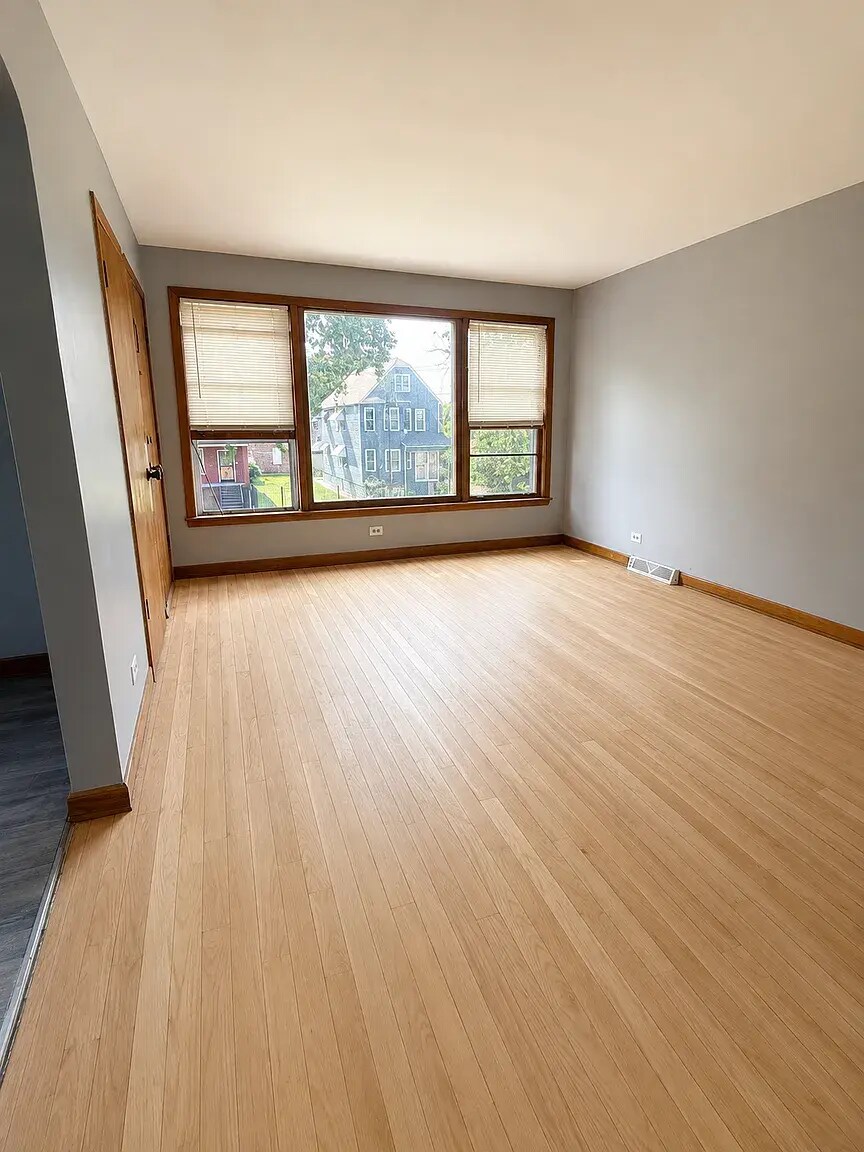 living room - 8113 S Exchange Ave