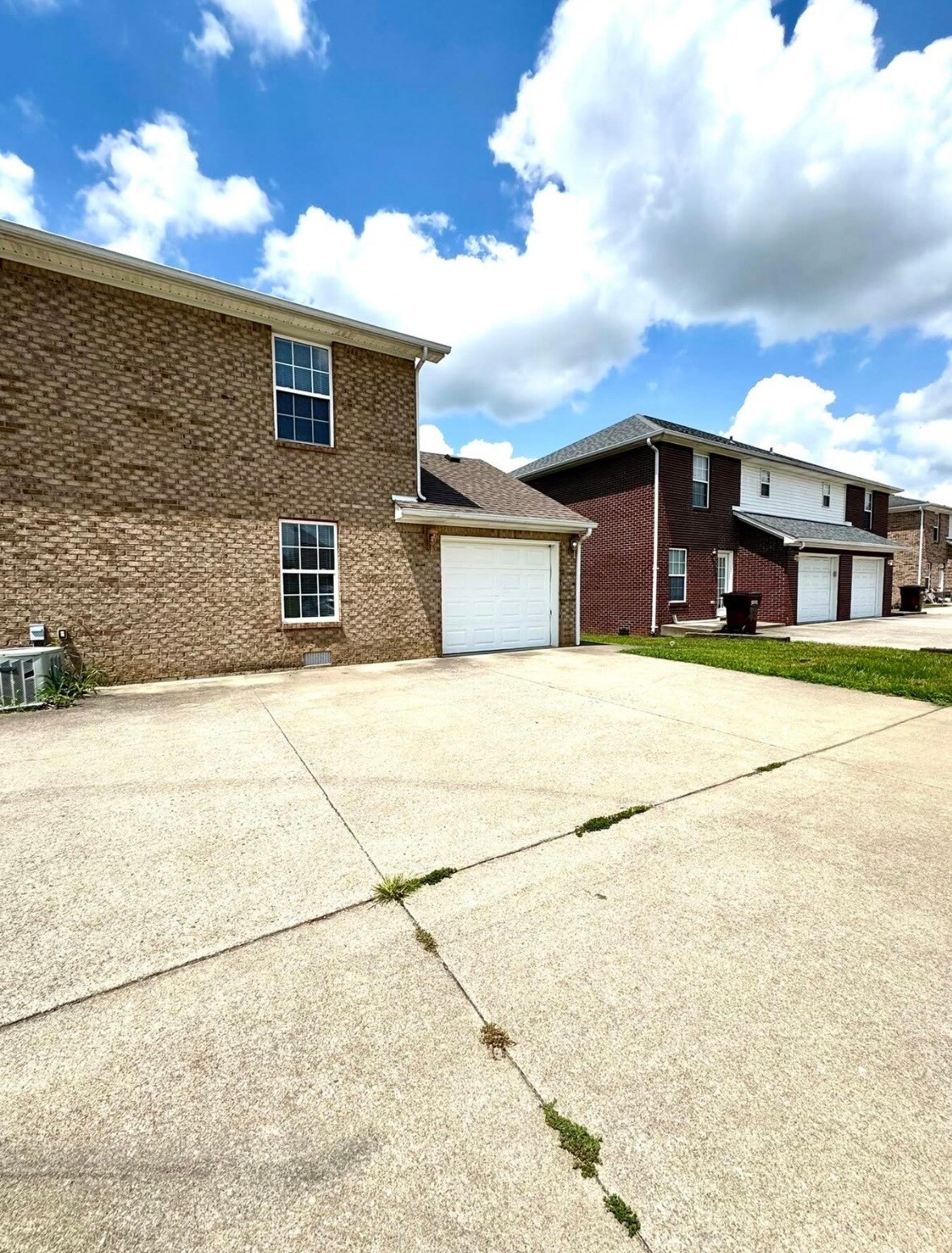 Building Photo - 634 Hampton Way