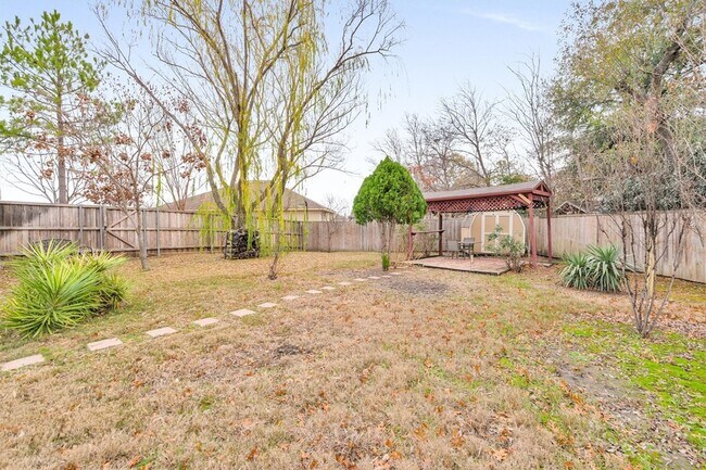Building Photo - 131 Sandlewood Dr