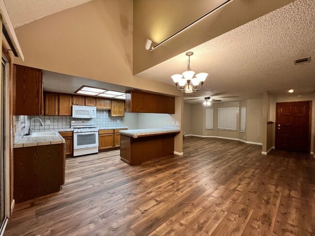 Building Photo - Beautiful 2 Story 5 BD 3 BA Home