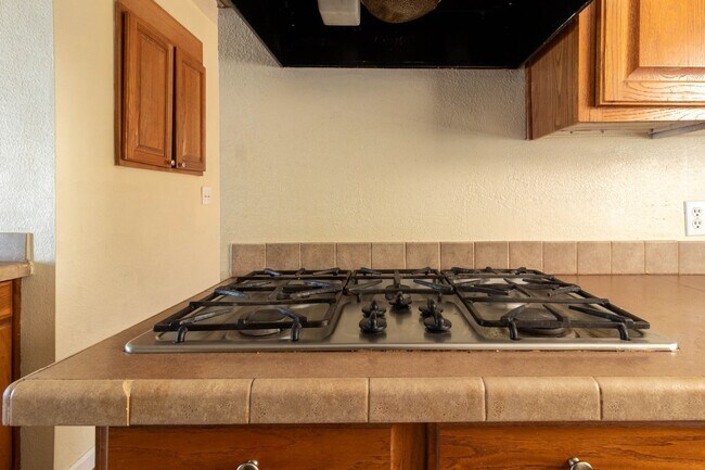 Building Photo - Cute 2BD/1 BTH Home Right off of Broadway Extension