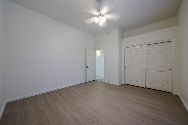 Building Photo - 4536 W Villa Linda Dr